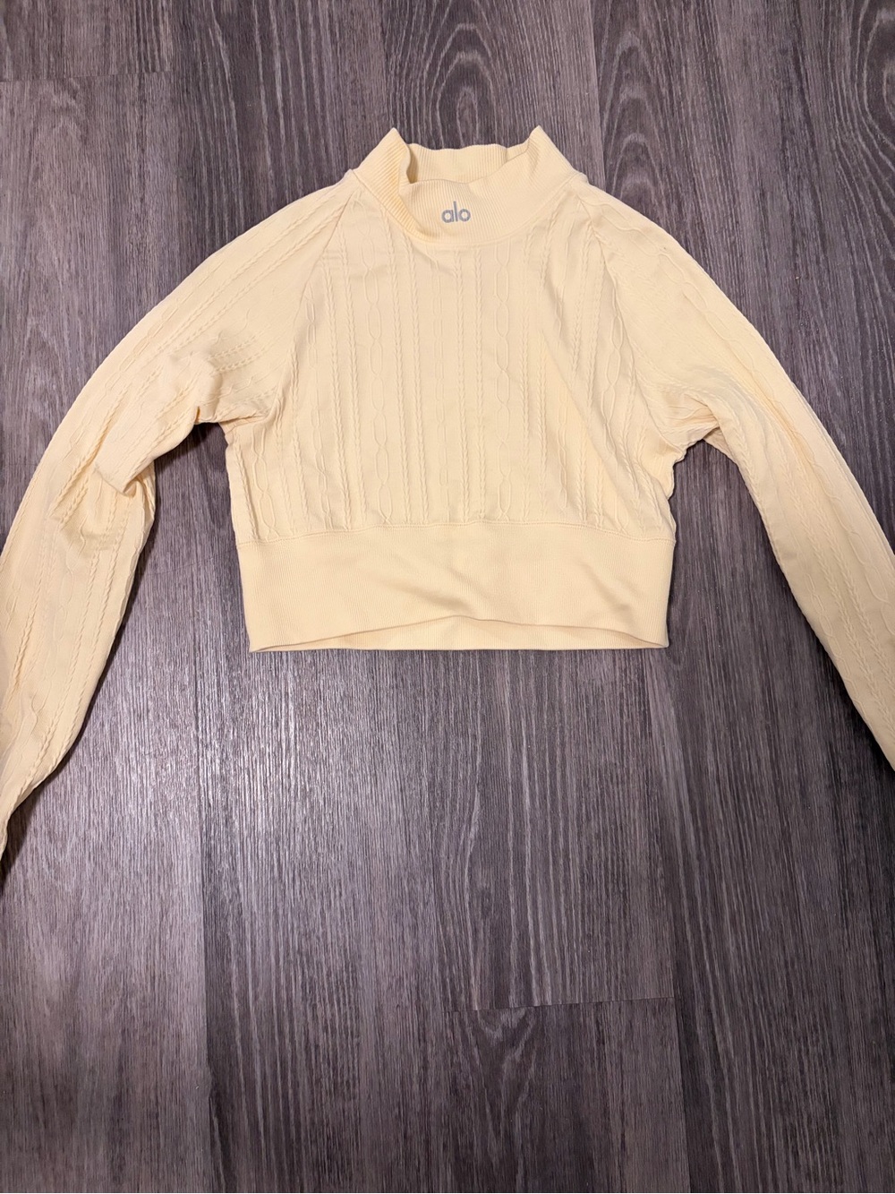 ALO Yoga French Vanilla Seamless Cable Knit Long Sleeve Crop Top - Picture 3 of 3